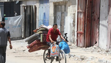 Palestiniečiai bėga i&scaron; Gazos Ruožo / Omar Ashtawy / ZUMAPRESS.com