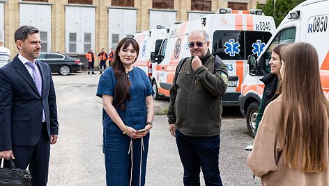 Greitosios medicinos pagalbos tarnyba Ukrainos Charkivo ir Chersono apskričių administracijoms perdavė 23 nebenaudojamus specializuotus automobilius / Paulius Peleckis / BNS