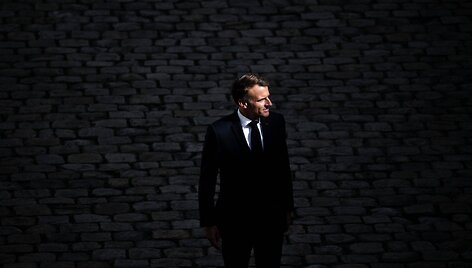 Emmanuelis Macronas Eliziejaus rūmų kieme / JEANNE ACCORSINI/SIPA / JEANNE ACCORSINI/SIPA