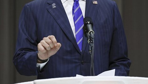  / AP