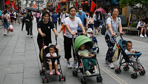 Mamos su vaikais Pekine / WANG ZHAO / AFP