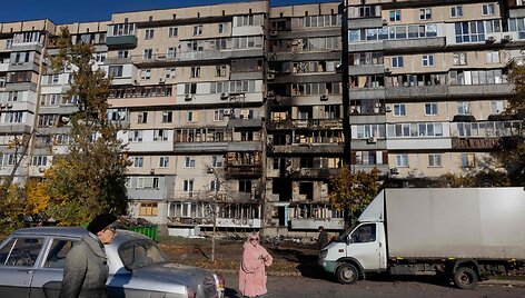 Butas po dronų smūgio Kyjive / TETIANA DZHAFAROVA / AFP