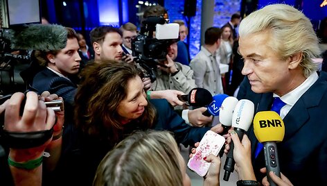 Geertas Wildersas su žurnalistais / ROBIN UTRECHT / AFP