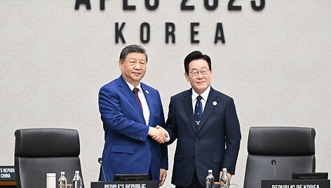 Xi Jinpingas ir Lee Jae-myungas / Xie Huanchi / ZUMAPRESS.com