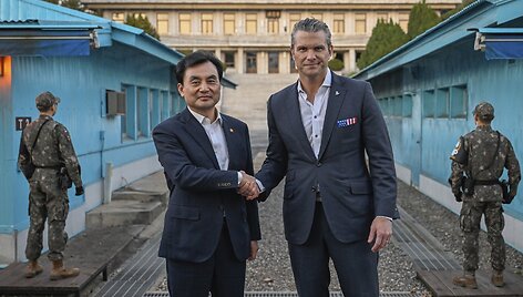 Pete'as Hegsethas prie sienos su &Scaron;iaurės Korėja / Defense Ministry / ZUMAPRESS.com