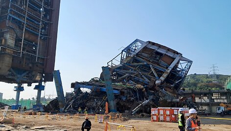 Įgriuvusi elektrinės konstrukcija Pietų Korėjoje / YONHAP NEWS AGENCY / via REUTERS