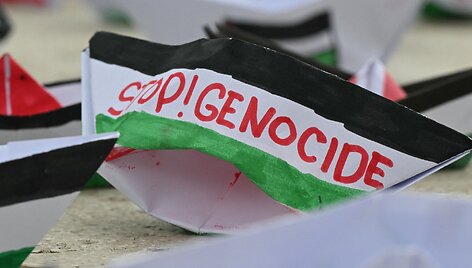 Užra&scaron;as &bdquo;Sustabdykite genocidą&ldquo; / STEFANO RELLANDINI / AFP
