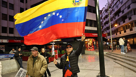 Venesuelos vėliava Madride / THOMAS COEX / AFP