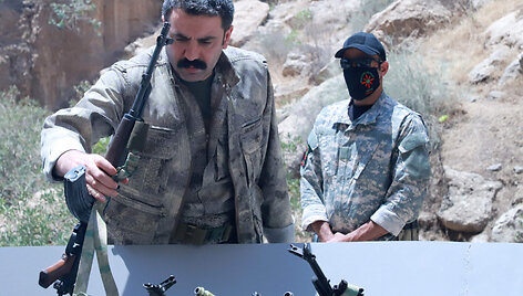 PKK atiduoda ginklus / SHWAN MOHAMMED / AFP