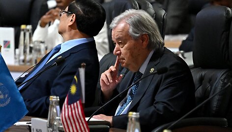  Antonio Guterresas / LEON NEAL / AFP
