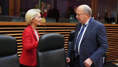 Andrius Kubilius kalbasi su Ursula von der Leyen /  / AP