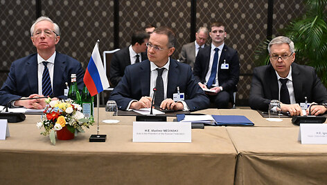 Rusijos delegacija derybose / Yekaterina Chesnokova / ZUMAPRESS.com
