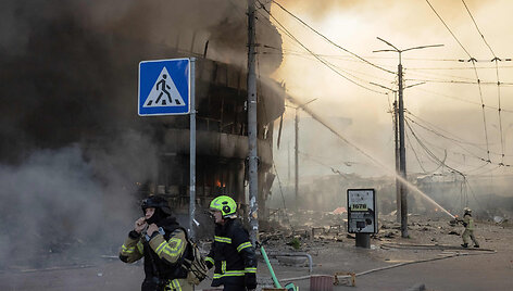 Rusijos smūgių padariniai Kyjive / ROMAN PILIPEY / AFP