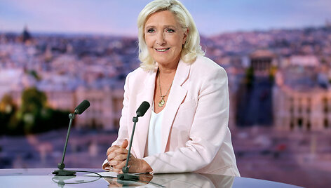  / AP