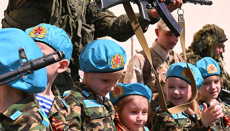 SERGEY PIVOVAROV / REUTERS