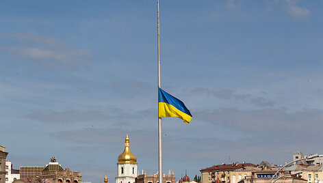 Iki pusės stiebo i&scaron;kelta Ukrainos vėliava / Ukrinform/SIPA / Ukrinform/SIPA