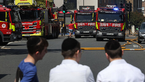 Gaisrininkai Londone / TOBY SHEPHEARD / AFP