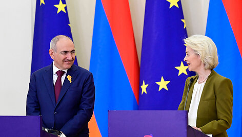 Nikolas Pa&scaron;inianas, Ursula von der Leyen