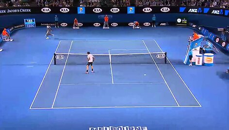 VIDEO kadras: Rogeris Federeris penkių setų trileryje palaužė Jo-Wilfriedą Tsongą ir pateko į &bdquo;Australian Open&ldquo; pusfinalį