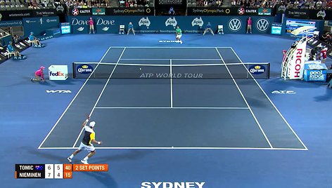 VIDEO kadras: Apia International Sydney: Bernardas Tomičius – Jarkko Nieminenas 6:7 (6:8), 6:4, 6:2;