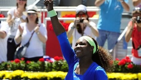 VIDEO kadras: Serena Williams sutriu&scaron;kino Viktoriją Azarenką ir tapo Madrido čempione