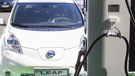 Lietuvoje atidaryta pirmoji elektromobilių greitojo įkrovimo stotelė.