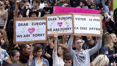 Protestuotojai prie&scaron; radikaliųjų de&scaron;iniųjų pergalę Prancūzijoje