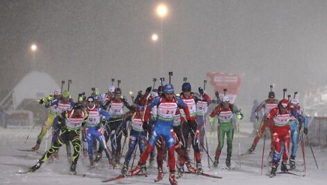 Biatlonininkams trukdė vėjas ir sniegas.