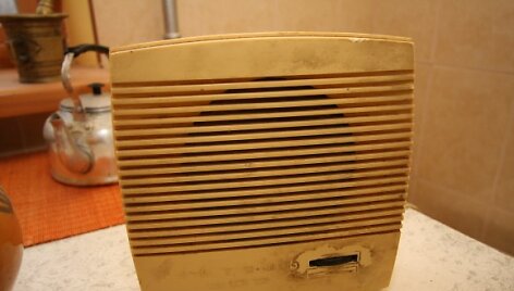 Licencija retransliuoti laidinio radijo tinklais programas įstaigai &bdquo;Teleradijo kompanija Hansa&ldquo; panaikinta nuo rugsėjo.