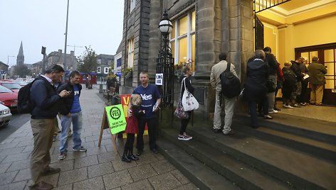 Žmonės laukia kada galės balsuoti referendume dėl Škotijos nepriklausomybės nuo Jungtinės Karalystės