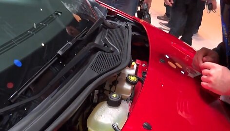 Langų skysčio papildymas naujame &bdquo;Renault Twingo&ldquo;