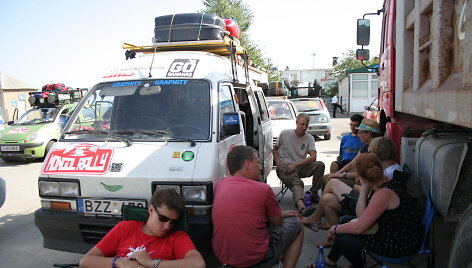 Ralio dalyviai 11 valandų laukia kelto į Turkmenba&scaron;i