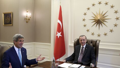 Ankaroje Johnas Kerry susitiko su Turkijos prezidentu Recepu Tayyipu Erdoganu