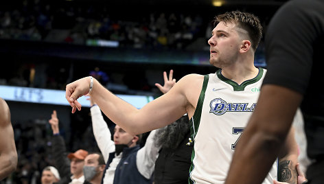 Luka Dončičius stebi, ar įkris jo paskutinis metimas.