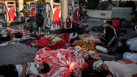 Migrantai po gaisro Morijos stovykloje