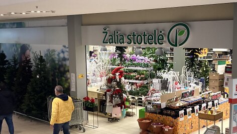 Prekybos centruose jau prasidėjo prekyba kalėdiniais atributais
