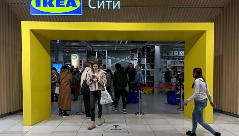 Eilės &bdquo;IKEA&ldquo; prekybos centre