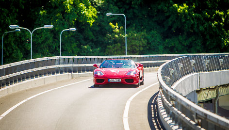 „Ferrari“ Vilniaus gatvėse