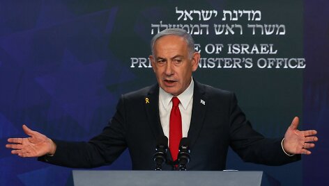 B. Netanyahu / RONEN ZVULUN / AFP