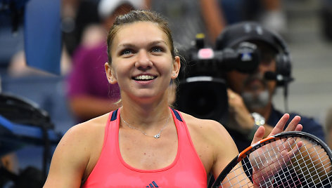 Simona Halep užtikrintai nugalėjo Lucie Safarovą