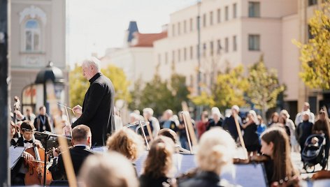 V.Kudirkos aikštėje LVSO pristatė naują koncertų sezoną