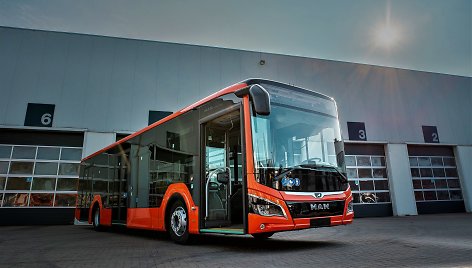 Kauną pasiekė pirmasis moderniausias hibridinis autobusas