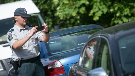 Policijos pareigūnai uždarė kelią prie Žaliųjų ežerų