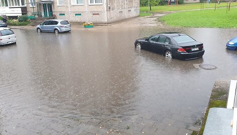 Skęstantys klaipėdiečių kiemai