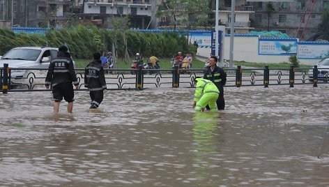 Vietname siaučia smarkus taifūnas Doksuri