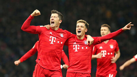 Robertas Lewandowskis ir Phillipe Coutinho &scaron;venčia &bdquo;Bayern&ldquo; pergalę.