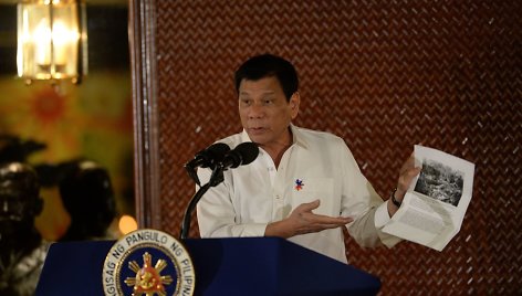 Rodrigo Duterte rodo JAV karių, esą žudančių Filipinų musulmonus, nuotraukas