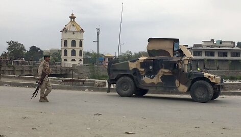 Kabule per besitęsiančią Talibano kovotojų ataką žuvo &bdquo;daug žmonių&ldquo;