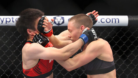 Rose Namajunas apgynė čempionės titulą, nugalėjusi kinę Weili Zhang.