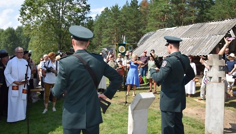 Prie  A.Ramanausko-Vanago ir J.Vitkaus-Kazimieraičio vadavietės Kasčiūnuose skambėjo patriotinės dainos ir kalbos